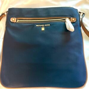 Michael Kors 
Kelsey Large Crossbody bag